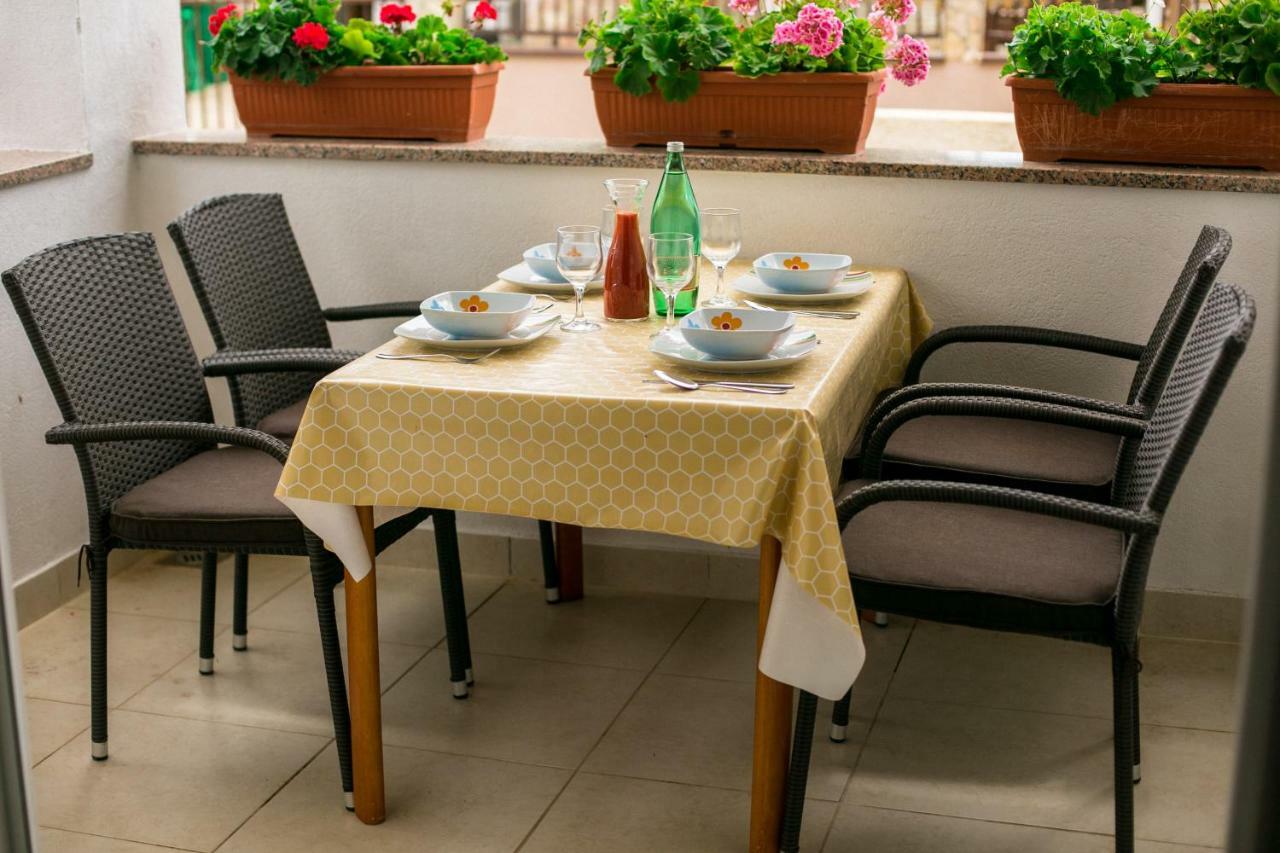Amela Appartement Pula Buitenkant foto