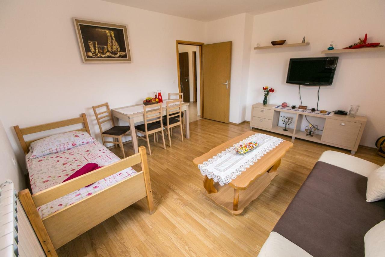 Amela Appartement Pula Buitenkant foto
