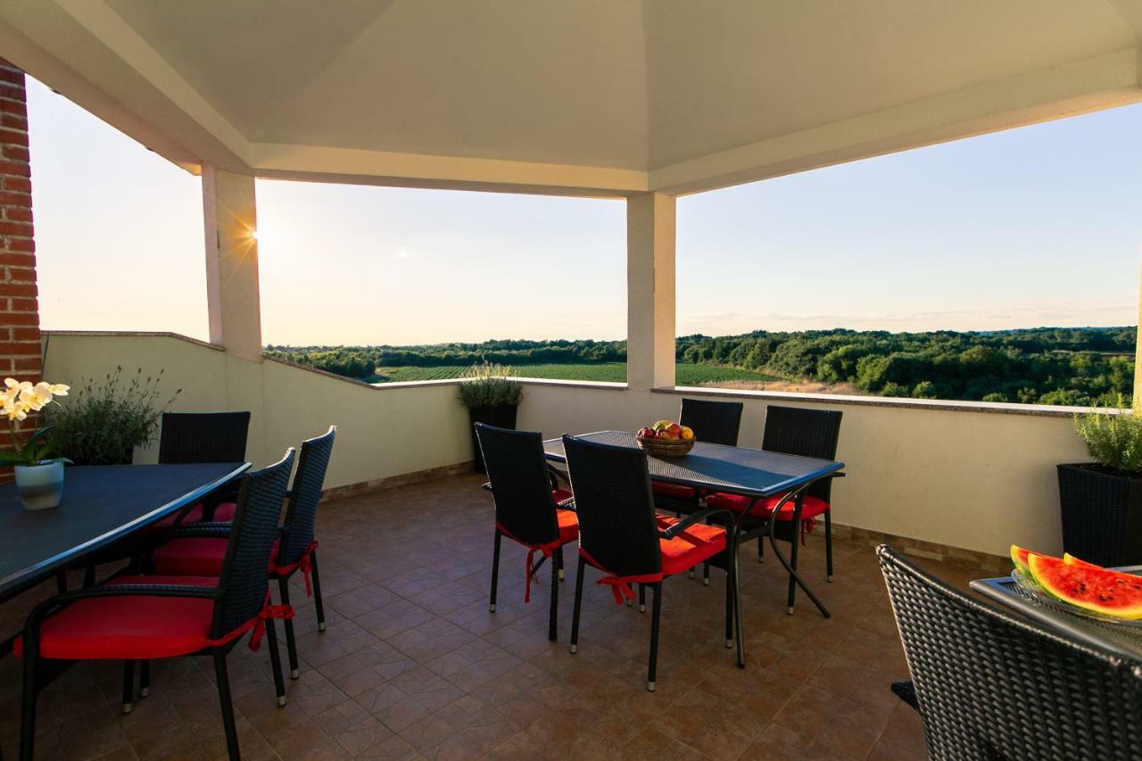 Amela Appartement Pula Buitenkant foto