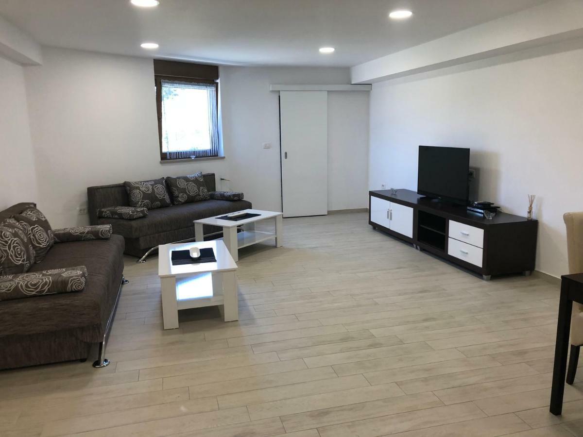 Amela Appartement Pula Buitenkant foto