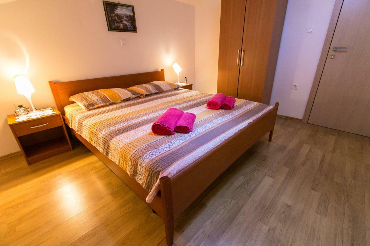 Amela Appartement Pula Buitenkant foto