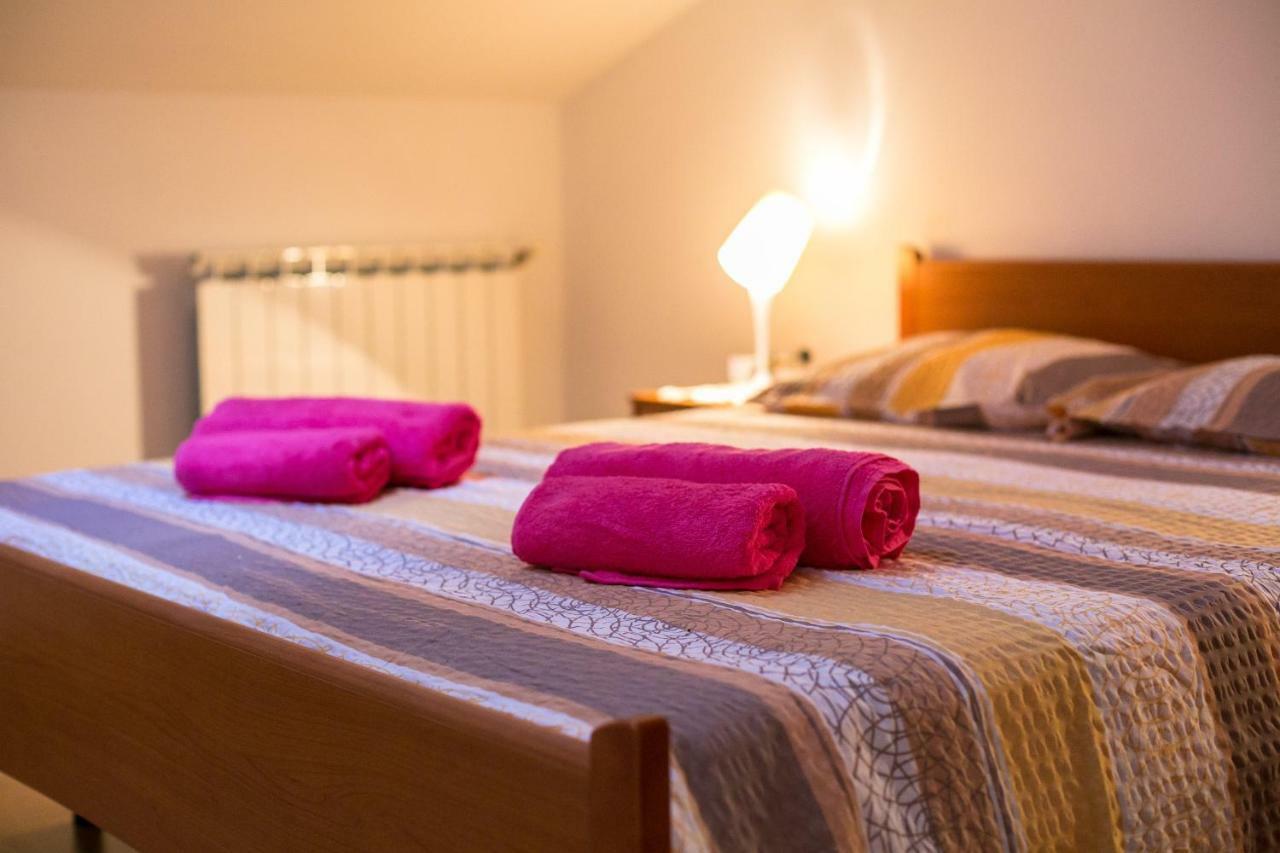 Amela Appartement Pula Buitenkant foto