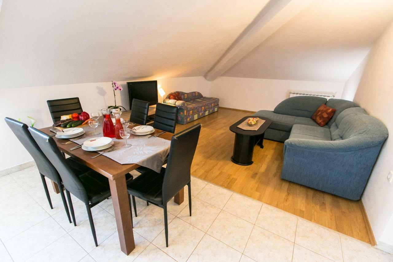 Amela Appartement Pula Buitenkant foto