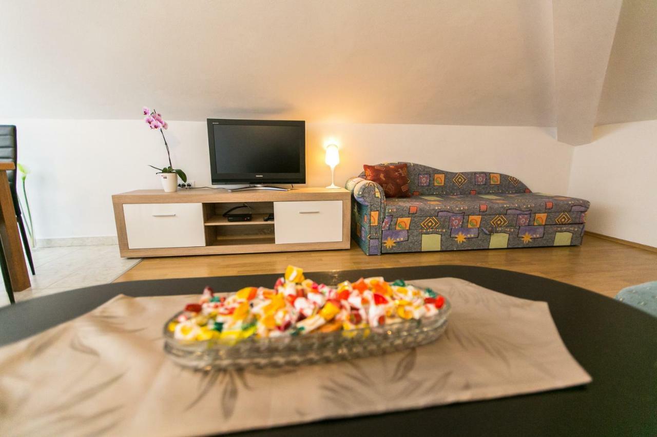 Amela Appartement Pula Buitenkant foto