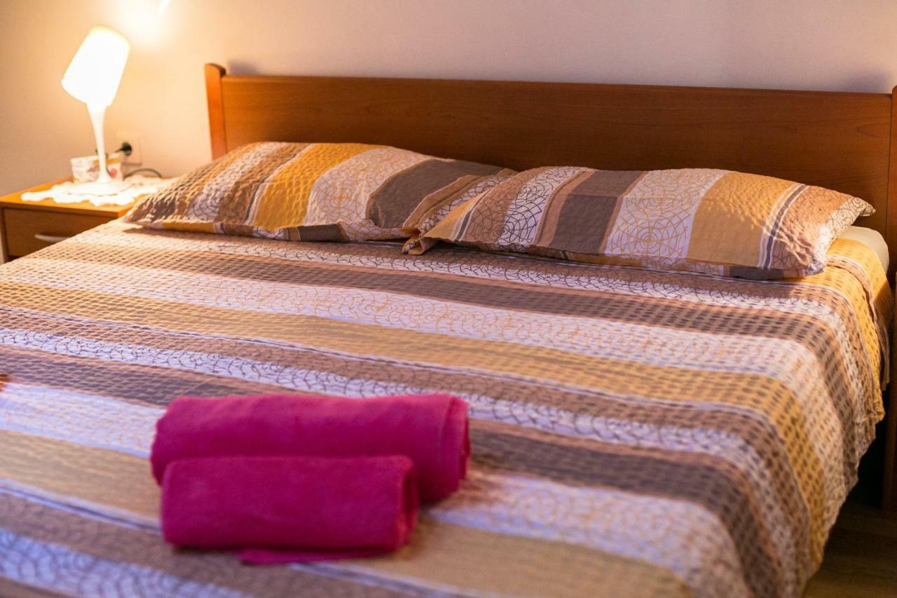 Amela Appartement Pula Buitenkant foto