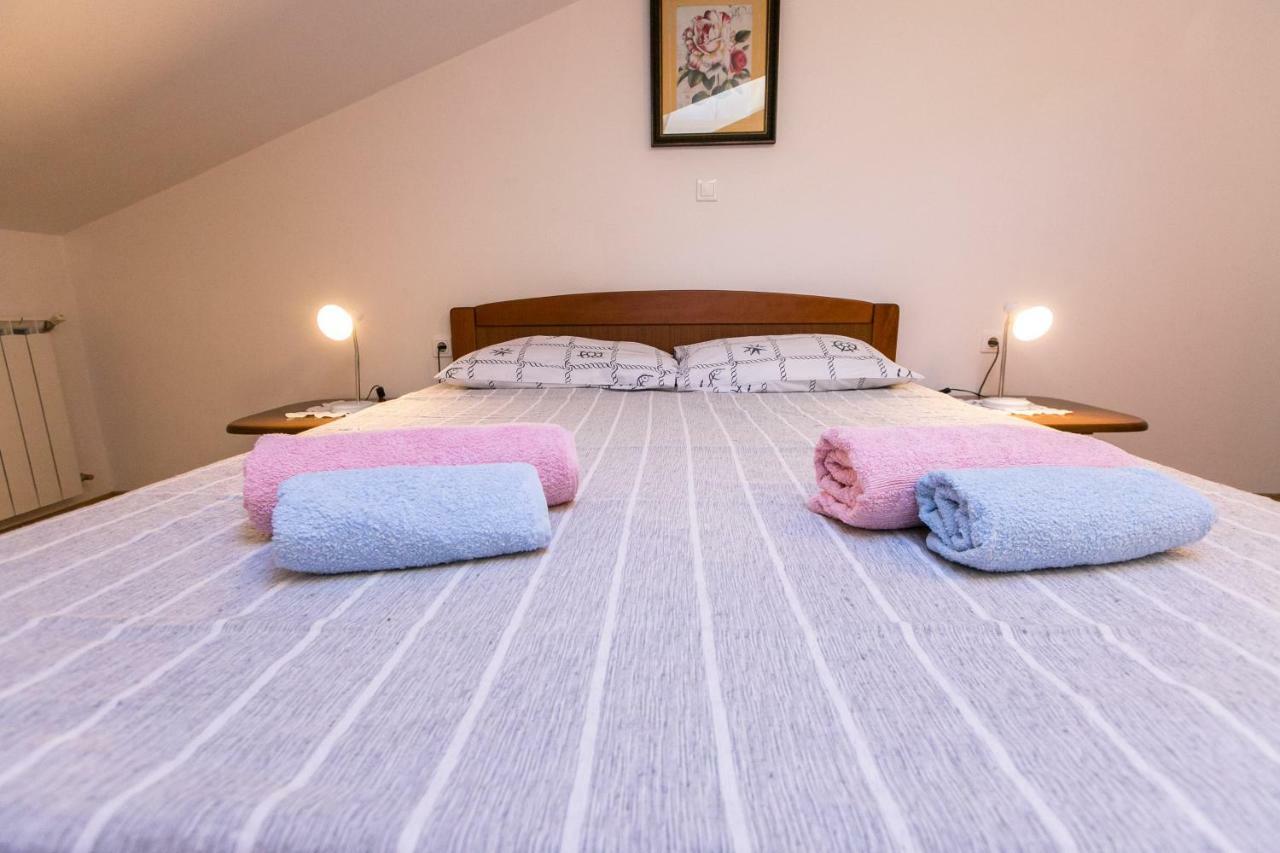 Amela Appartement Pula Buitenkant foto