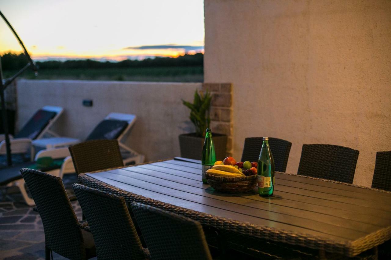 Amela Appartement Pula Buitenkant foto