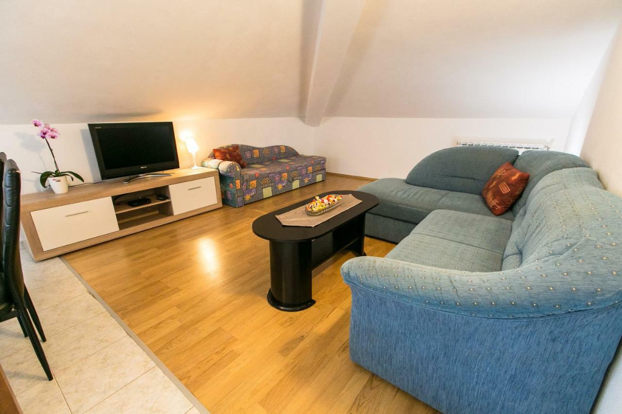 Amela Appartement Pula Buitenkant foto