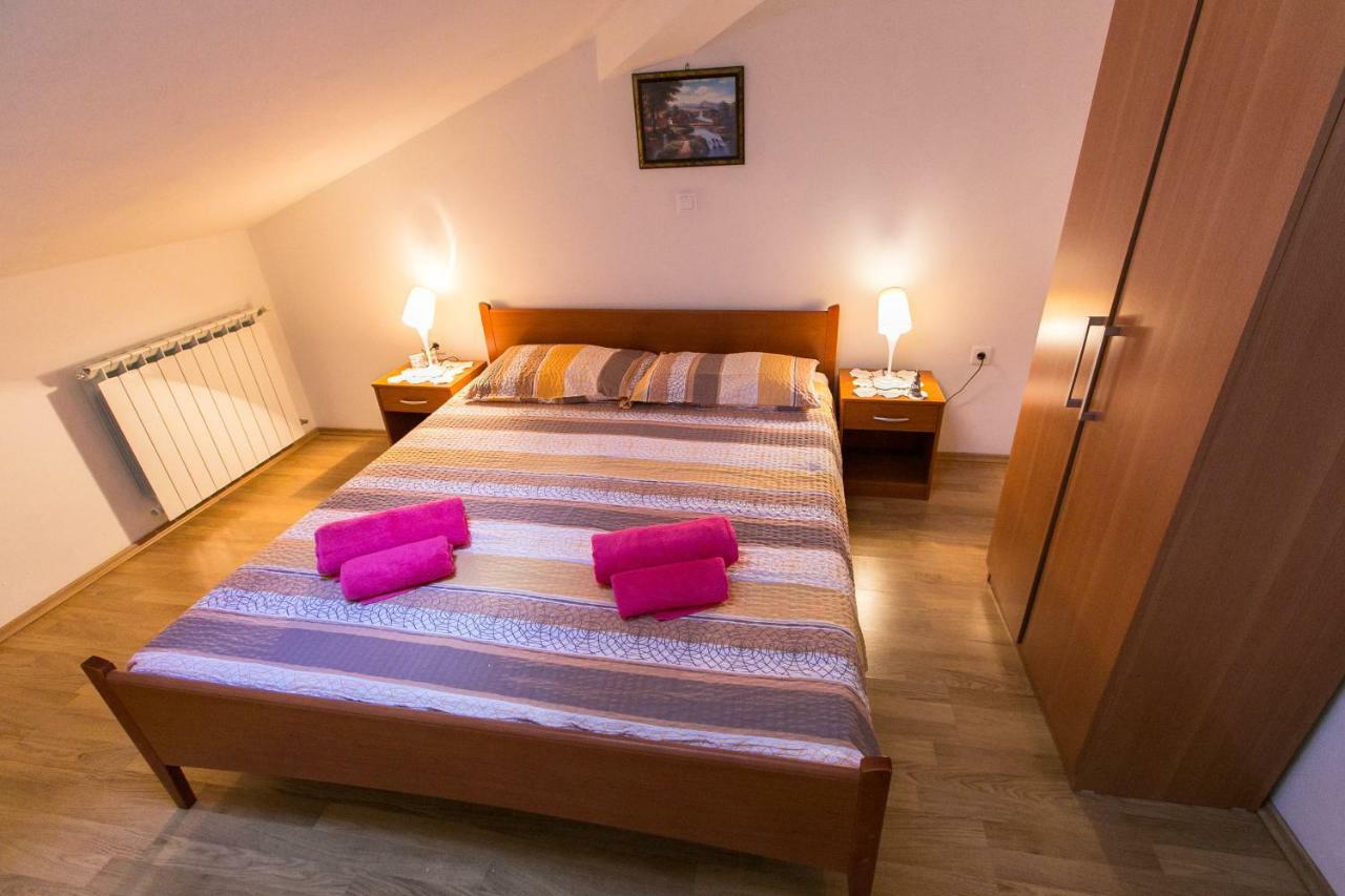 Amela Appartement Pula Buitenkant foto