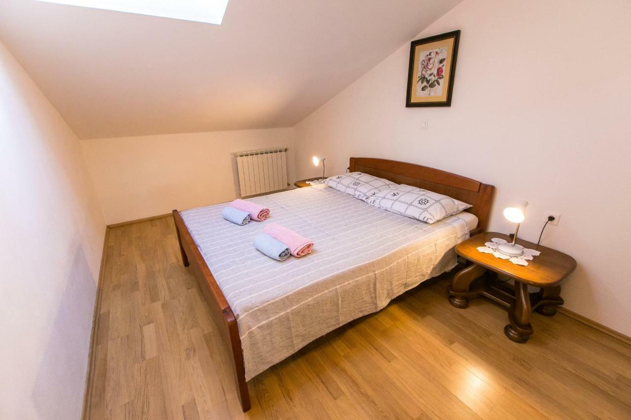 Amela Appartement Pula Buitenkant foto
