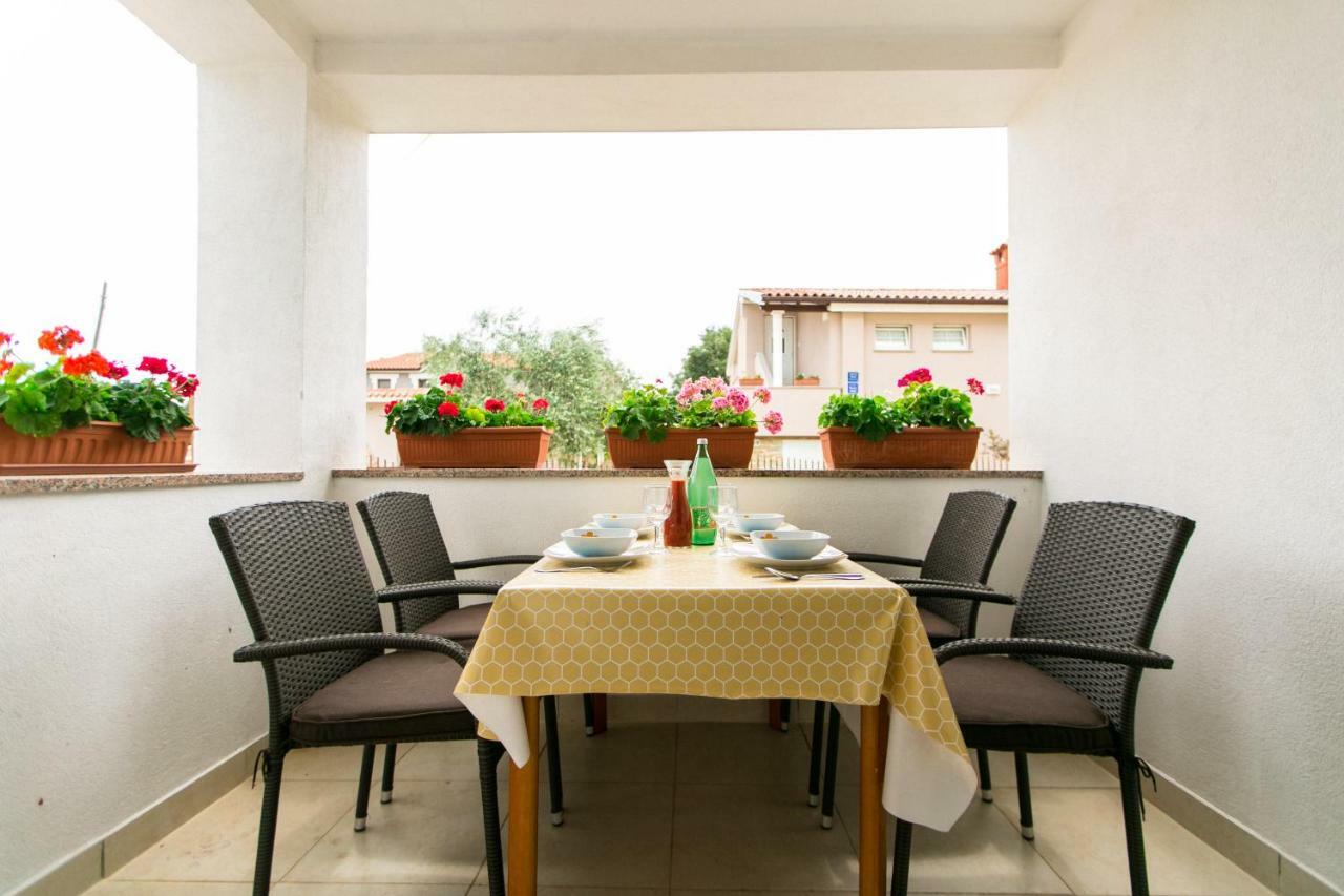 Amela Appartement Pula Buitenkant foto