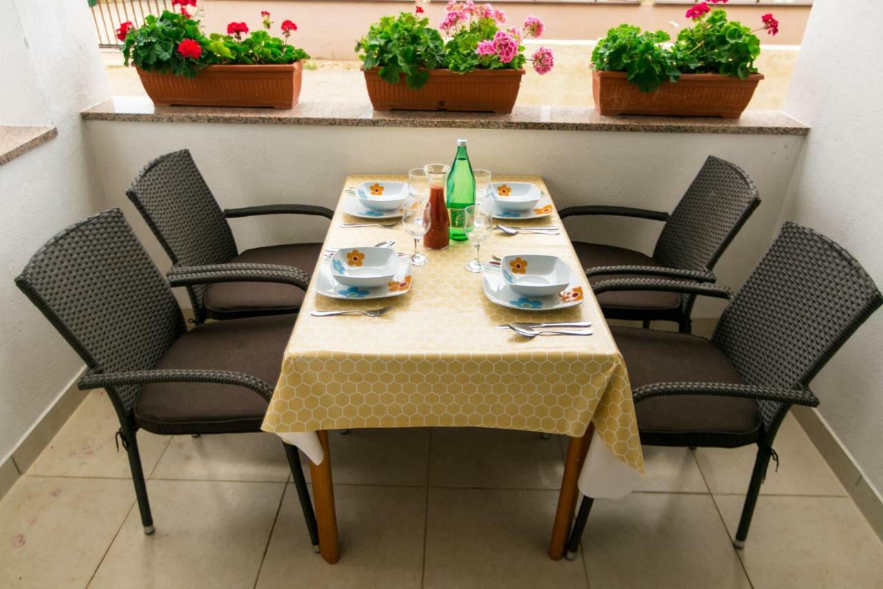 Amela Appartement Pula Buitenkant foto