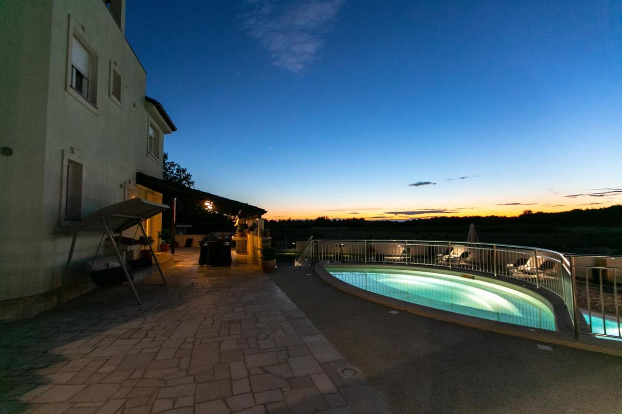 Amela Appartement Pula Buitenkant foto